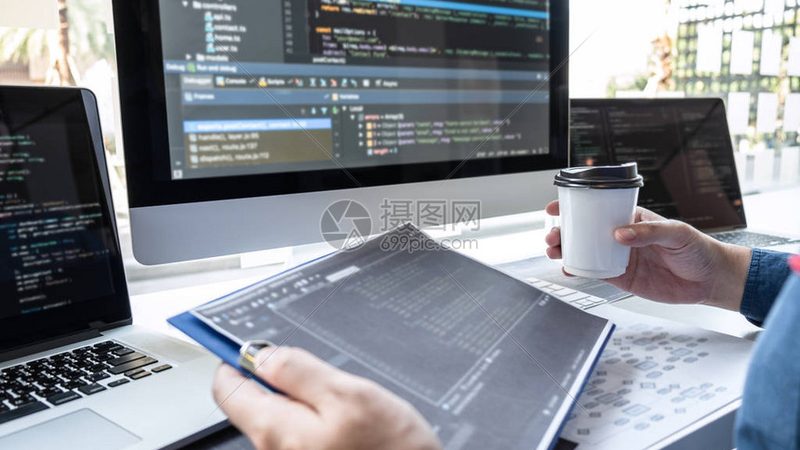 揭秘软件定制开发公司：如何评估品牌实力与选择合适伙伴